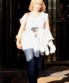 01670_Kylie_Minogue_leaves_hairdresser_with_a_new_haircutcelebutopia_080208_01_122_464lo.jpg