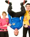 04346_Kylie_Minogue_and_The_Wiggles_behind_the_scenes_of_39Monkey_Man88-HQ_043_122_870lo.jpg