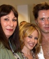 10459_celebrity_paradise_com_Kylie_Minogue_Watermill_48_122_337lo.jpg