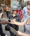 23731_Celebutopia-Kylie_Minogue_signing_some_autographs_for_fans_after_doing_some_shopping_in_Zurich-02_122_846lo.jpg