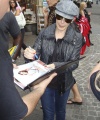 23755_Celebutopia-Kylie_Minogue_signing_some_autographs_for_fans_after_doing_some_shopping_in_Zurich-04_122_36lo.jpg