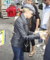 23764_Celebutopia-Kylie_Minogue_signing_some_autographs_for_fans_after_doing_some_shopping_in_Zurich-05_122_948lo.jpg