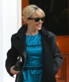 34533_Celebutopia-Kylie_Minogue_leaving_her_apartment_to_go_to_a_recording_studio-04_122_372lo.jpg