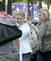 61279_Celebutopia-Kylie_Minogue_doing_some_shopping_in_Paris-03_122_667lo.jpg