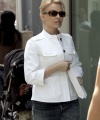 61286_Celebutopia-Kylie_Minogue_doing_some_shopping_in_Paris-04_122_662lo.jpg