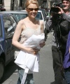 63916_Celebutopia-Kylie_Minogue_doing_some_shopping_in_Paris-16_122_967lo.jpg