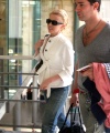 64164_Celebutopia-Kylie_Minogue_doing_some_shopping_in_Paris-27_122_1153lo.jpg