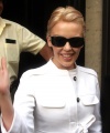 64185_Celebutopia-Kylie_Minogue_doing_some_shopping_in_Paris-31_122_902lo.jpg