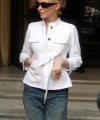 64221_Celebutopia-Kylie_Minogue_doing_some_shopping_in_Paris-35_122_1081lo.jpg