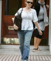 81230_Celebutopia-Kylie_Minogue_at_her_home_in_London-01_122_565lo.jpg