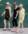 93349_Celebutopia-Kylie_leaves_home_with_some_friends_to_go_for_lunch_in_London-04_122_571lo.jpg