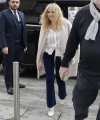 Kylie-Minogue-arrived-at-her-hotel-in-Paris-3.jpg