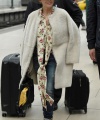 Kylie-Minogue-arrives-into-Manchester-Piccadilly-train-station-in-Manchester-01.jpg