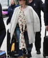 Kylie-Minogue-arrives-into-Manchester-Piccadilly-train-station-in-Manchester-06.jpg