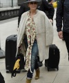 Kylie-Minogue-arrives-into-Manchester-Piccadilly-train-station-in-Manchester-11.jpg