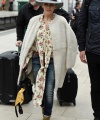 Kylie-Minogue-arrives-into-Manchester-Piccadilly-train-station-in-Manchester-12.jpg