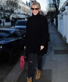Kylie-Minogue-on-a-shopping-trip-in-London-02.jpg