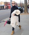 Kylie-Minogue-on-a-shopping-trip-in-London-06.jpg