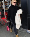 Kylie-Minogue-on-a-shopping-trip-in-London-07.jpg