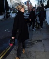 Kylie-Minogue-on-a-shopping-trip-in-London-08.jpg