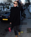 Kylie-Minogue-on-a-shopping-trip-in-London-09.jpg