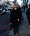 Kylie-Minogue-on-a-shopping-trip-in-London-12.jpg