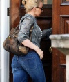 Kylie_Minogue_steps_out_of_her_London_home_12.jpg