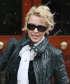 kylie-minogue-leaving-her-house-london-england-050408-r-lawrence-C0C9TF.jpg