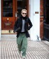 kylie-minogue-leaving-home-all-smiles-and-dressed-casually-london-C0DDCA.jpg