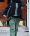 kylie-minogue-leaving-home-all-smiles-and-dressed-casually-london-C0DDCC.jpg