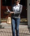 08839_Celebutopia_Kylie_Minogue_leaves_her_house_to_a_recording_studio_in_London_03_122_205lo.jpg