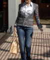 08874_Celebutopia_Kylie_Minogue_leaves_her_house_to_a_recording_studio_in_London_05_122_191lo.jpg