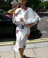 98936_Celebutopia-Kylie_Minogue_poses_with_her_OBE_in_London-05_122_123lo.jpg