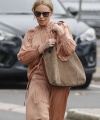 kylie-minogue-out-in-victoria-02-12-2021-6.jpg